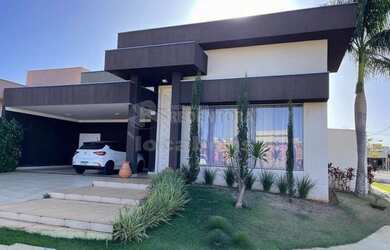 Imagem: A casa em condomínio possui 4 Dormitórios, 5 Banheiros, 4