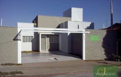 Imagem: A casa possui 3 Dormitórios, 2 Banheiros, 2 Vagas na garagem