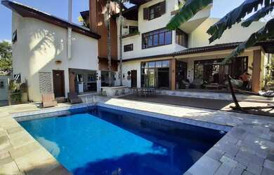 Imagem: A casa possui 4 Dormitórios, 5 Banheiros, 5 Vagas na garagem