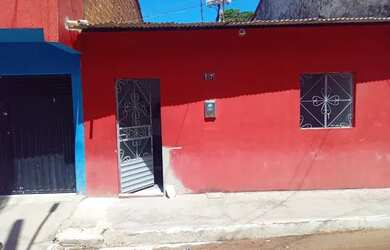 Imagem: A casa possui 2 Dormitórios, 1 Banheiro, 1 Vaga na garagem