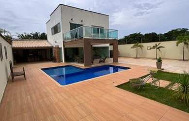 Imagem: A casa possui 3 Dormitórios, 2 Banheiros e está localizado