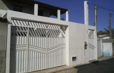 Imagem: A casa possui 2 Dormitórios, 2 Banheiros, 2 Vagas na garagem