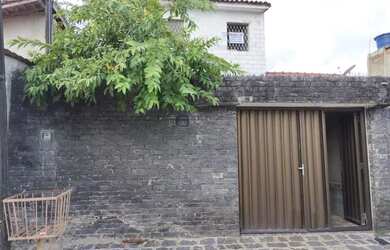 Imagem: A casa possui 3 Dormitórios, 3 Banheiros, 1 Vaga na garagem