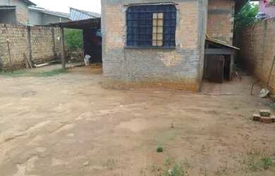 Imagem: A casa possui 2 Dormitórios, 1 Banheiro e está localizado