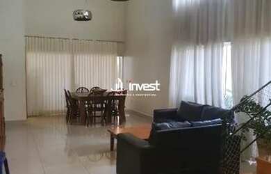 Imagem: A casa em condomínio possui 4 Dormitórios, 5 Banheiros, 2