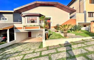 Imagem: A casa em condomínio possui 4 Dormitórios, 5 Banheiros, 2