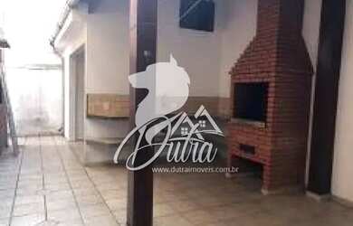 Imagem: A casa possui 4 Dormitórios, 4 Banheiros, 4 Vagas na garagem