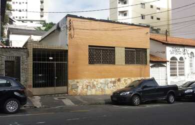 Imagem: A casa possui 4 Dormitórios, 2 Banheiros, 250m² de Área e