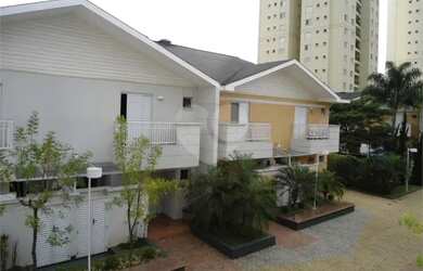 Imagem: A casa em condomínio possui 2 Dormitórios, 3 Banheiros, 2