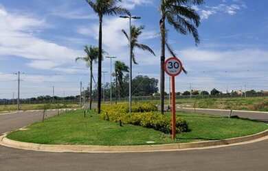 Imagem: O terreno à venda possui e está localizado em Jardim Jockey