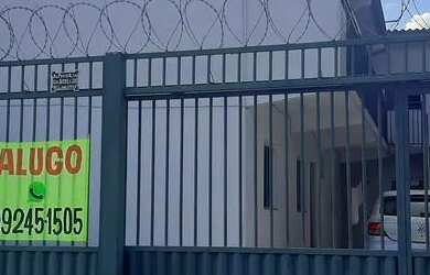 Imagem: A casa possui 1 Dormitório, 1 Banheiro, 1 Vaga na garagem e