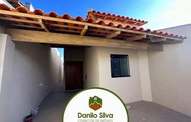 Imagem: A casa possui 3 Dormitórios, 1 Banheiro, 1 Vaga na garagem