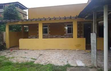 Imagem: A casa possui 2 Dormitórios, 1 Banheiro, 1 Vaga na garagem