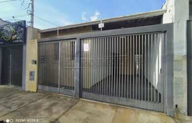 Imagem: A casa possui 2 Dormitórios, 1 Banheiro, 1 Vaga na garagem