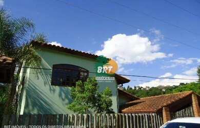 Imagem: A casa em condomínio possui 4 Dormitórios, 2 Banheiros e 320m²