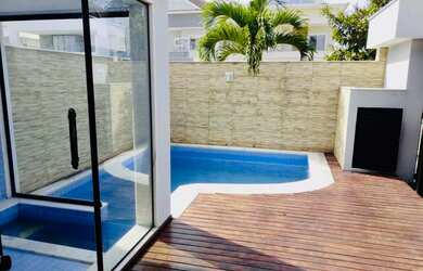 Imagem: A casa em condomínio possui 5 Dormitórios, 5 Banheiros, 2