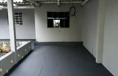 Imagem: A casa possui 1 Dormitório, 1 Banheiro, 1 Vaga na garagem