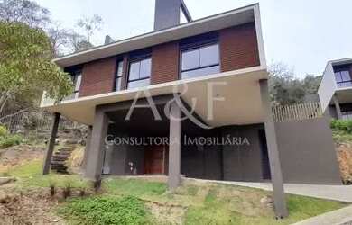 Imagem: A casa em condomínio possui 3 Dormitórios, 2 Banheiros, 2