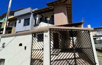 Imagem: A casa possui 3 Dormitórios, 3 Banheiros, 2 Vagas na garagem