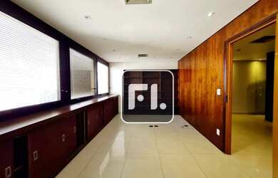 Imagem: O depósito possui 1 Vaga na garagem, 119m² de Área e está