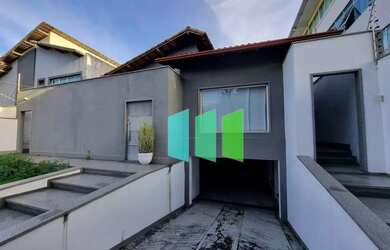 Imagem: A casa em condomínio possui 5 Dormitórios, 3 Banheiros, 5