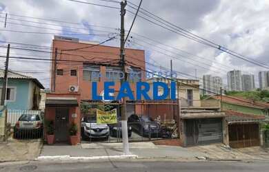 Imagem: O depósito possui 3 Vagas na garagem, 200m² de Área e está