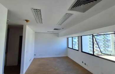 Imagem: O depósito possui 1 Vaga na garagem, 42m² de Área e está