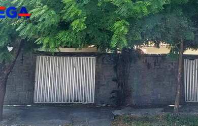 Imagem: A casa possui 3 Dormitórios, 5 Banheiros, 3 Vagas na garagem