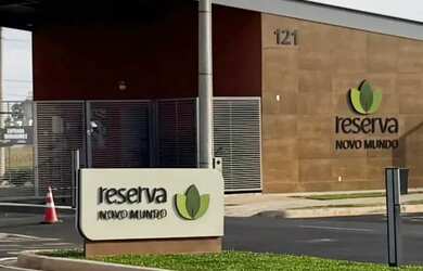 Imagem: O terreno possui 358m² de Área, Imóvel novo e está localizado