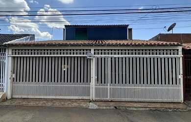 Imagem: A casa possui 4 Dormitórios, 5 Banheiros, 2 Vagas na garagem