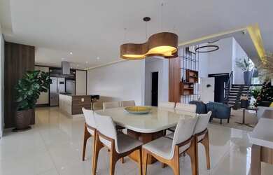 Imagem: A casa em condomínio possui 5 Dormitórios, 3 Banheiros, 3