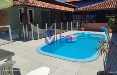 Imagem: A casa possui 3 Dormitórios, 1 Banheiro, 3 Vagas na garagem