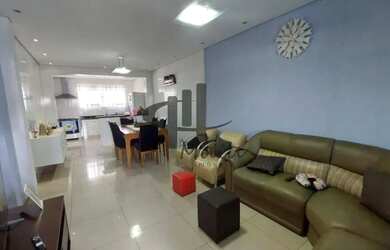 Imagem: A casa possui 4 Dormitórios, 1 Banheiro, 4 Vagas na garagem