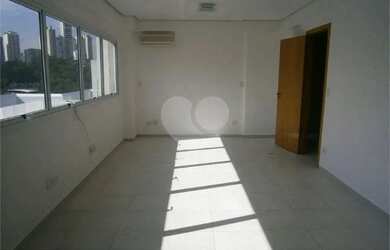 Imagem: O depósito possui 5 Vagas na garagem, 663m² de Área e está