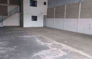 Imagem: O depósito possui 4 Vagas na garagem, 210m² de Área e está