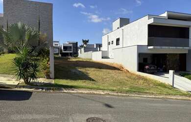 Imagem: O terreno possui 250m² de Área e está localizado em Morros