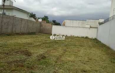 Imagem: O terreno possui 450m² de Área e está localizado em Morada