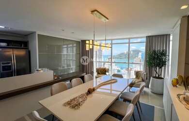 Imagem: O apartamento possui 3 Dormitórios, 1 Banheiro, 3 Vagas na