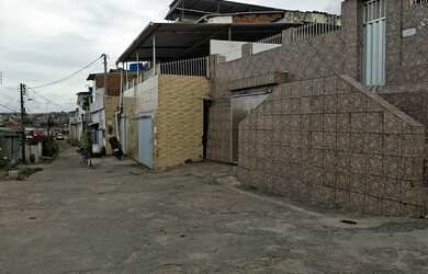 Imagem: A casa possui 3 Dormitórios, 2 Banheiros, 1 Vaga na garagem