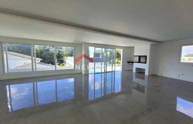 Imagem: A casa em condomínio possui 4 Dormitórios, 5 Banheiros, 2