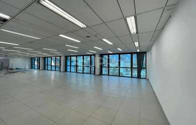 Imagem: O depósito possui 2 Vagas na garagem e 470m² de Área e está