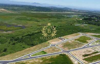 Imagem: O terreno possui 446m² de Área, Imóvel novo e está localizado