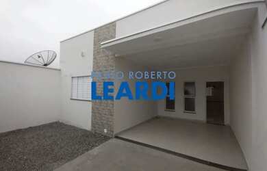 Imagem: A casa possui 2 Dormitórios, 3 Banheiros, 2 Vagas na garagem