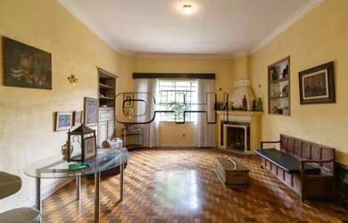 Imagem: A casa possui 5 Dormitórios, 5 Banheiros, 5 Vagas na garagem