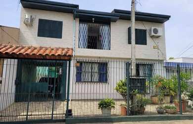 Imagem: A casa possui 5 Dormitórios, 4 Banheiros, 4 Vagas na garagem