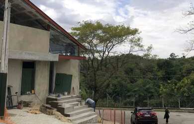 Imagem: A casa em condomínio possui 3 Dormitórios, 3 Banheiros, 4