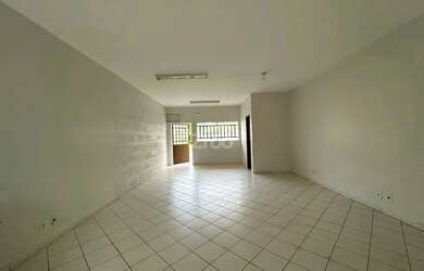 Imagem: O depósito possui 1 Vaga na garagem, 50m² de Área e está