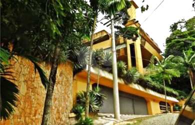 Imagem: A casa possui 5 Dormitórios, 5 Banheiros, 5 Vagas na garagem