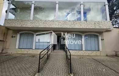 Imagem: O depósito possui 4 Vagas na garagem, 410m² de Área e está