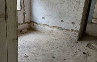 Imagem: A casa possui 2 Dormitórios, 2 Banheiros, 2 Vagas na garagem